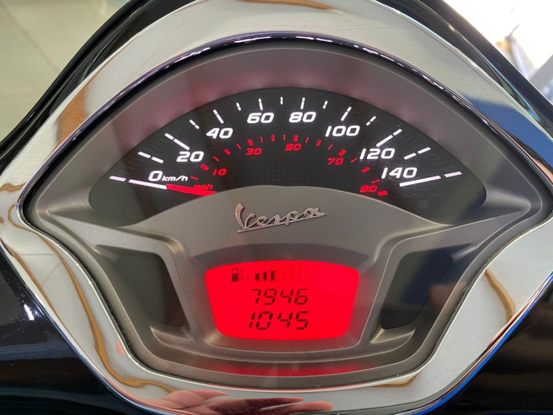 VESPA GTS 300  2016 SOLO 7.900 KM!! - FULL MOTOR