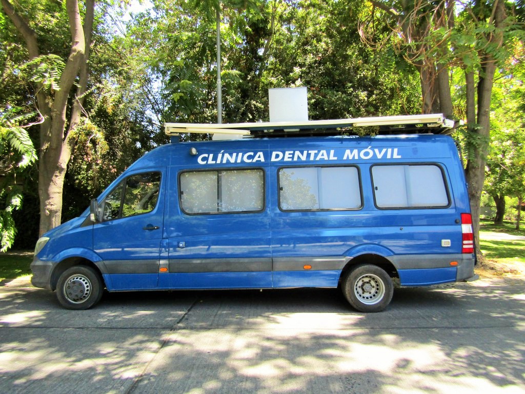 MERCEDES-BENZ SPRINTER 515 CDI 2.1 2015 Clinica Dental Movil. full equipada para ello.  - 