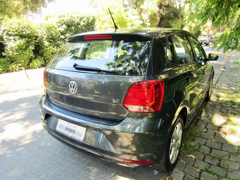 VOLKSWAGEN POLO HB Highline 1.6  2016 aire, airbags, abs, impecable estado  - FULL MOTOR