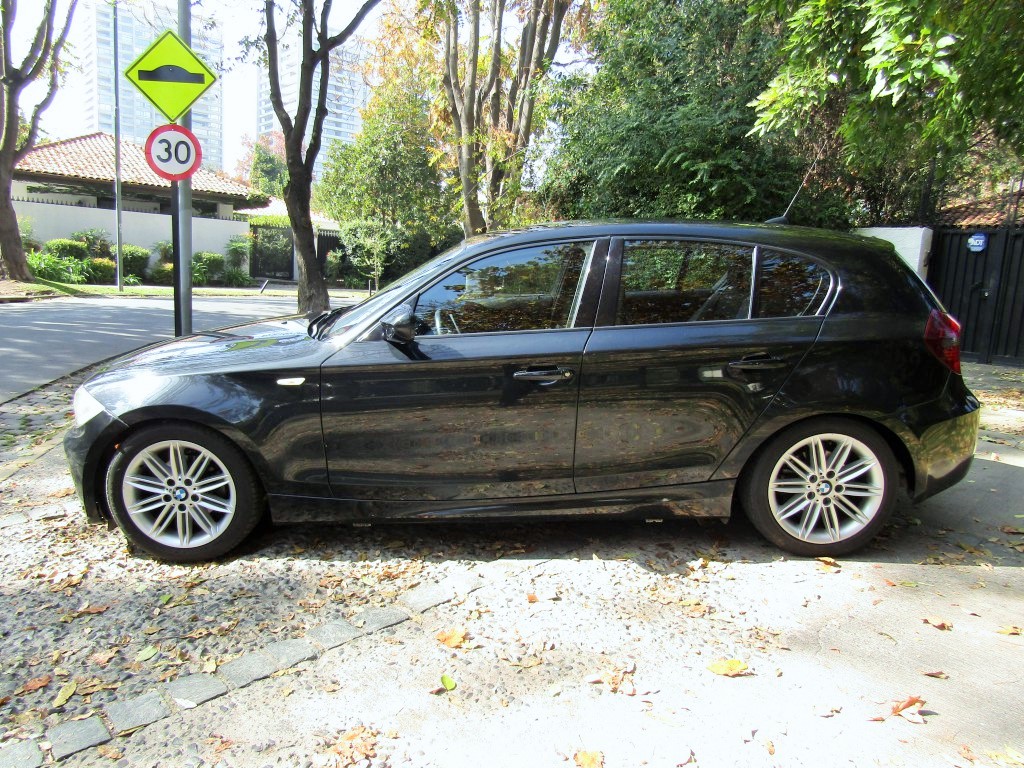 BMW 116I Look M, Cuero, sunroof.  2011 6 velocidades, 8 Airbags, abs, llantas 17  - 