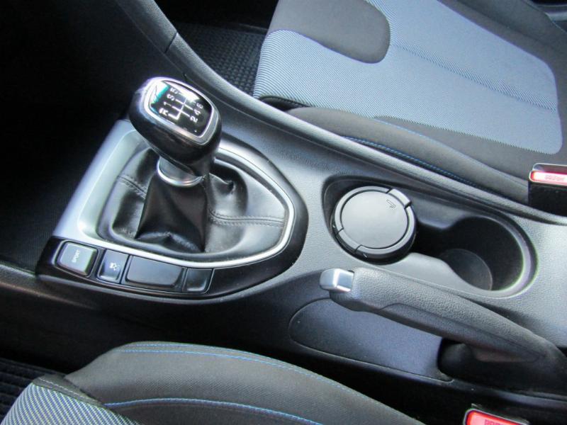 HYUNDAI VELOSTER 2.0 JS aire 6 airbags  2019 Apple Car Play. camara pantalla retroceso.   - FULL MOTOR