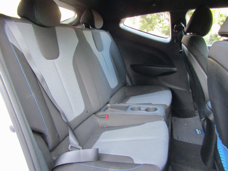 HYUNDAI VELOSTER 2.0 JS aire 6 airbags  2019 Apple Car Play. camara pantalla retroceso.   - FULL MOTOR