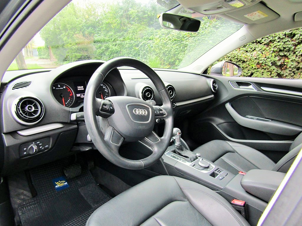 AUDI A3 1.4 TFSI Sedan 2017 cuero, sunroof, mantención de 30 hecha. Audi - FULL MOTOR