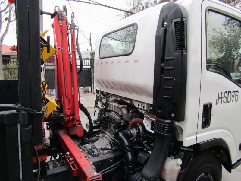 CHEVROLET NPR 715 4.4 Diesel 2015 carga 6.750 Kg, cama larga 5x2 con Pluma   - FULL MOTOR