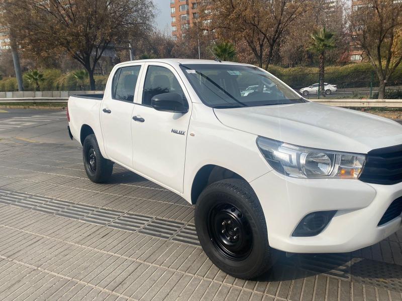 TOYOTA HILUX 2.4D Manual DX 2019 Impecable - FULL MOTOR