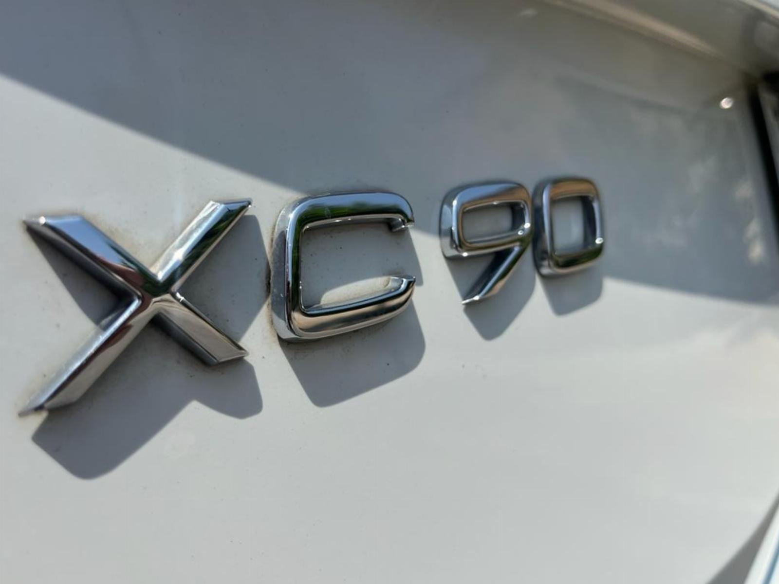 VOLVO XC90 D5 KINETIC 2017 SUV FAMILIAR DIESEL IMPECABLE TRES CORRIDAS - FULL MOTOR