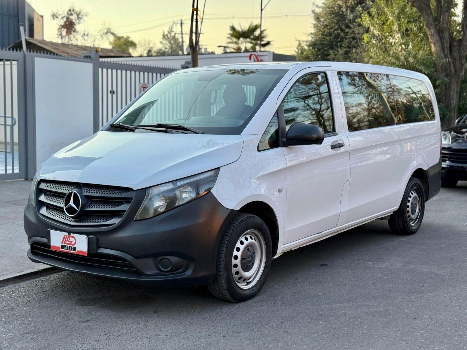 MERCEDES-BENZ VITO TOURER 2.2  2020 TRES CORRIDAS DE ASIENTOS FACTURABLE - 