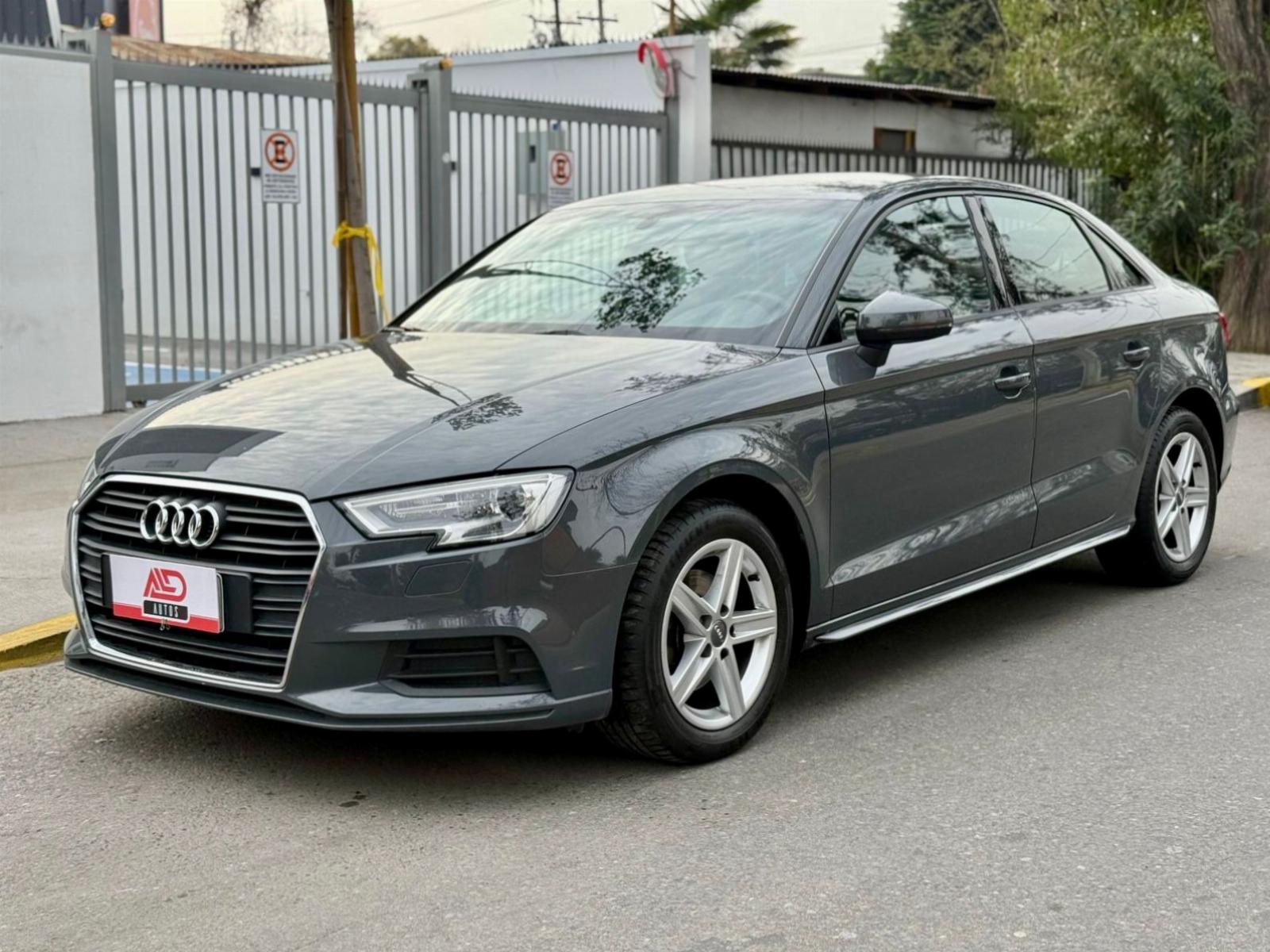 AUDI A3 35 TFSI  2019 ÚNICO DUEÑO - 