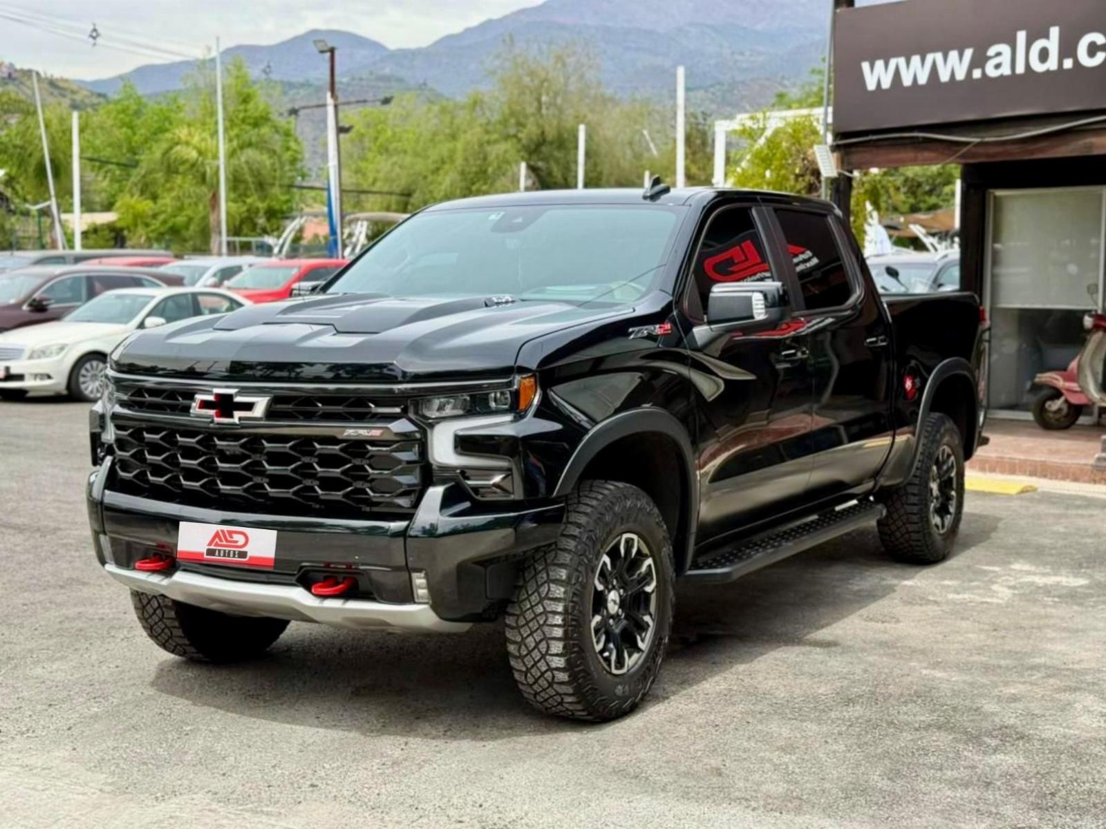 CHEVROLET SILVERADO ZR2 2024 ÚNICO DUEÑO - FULL MOTOR
