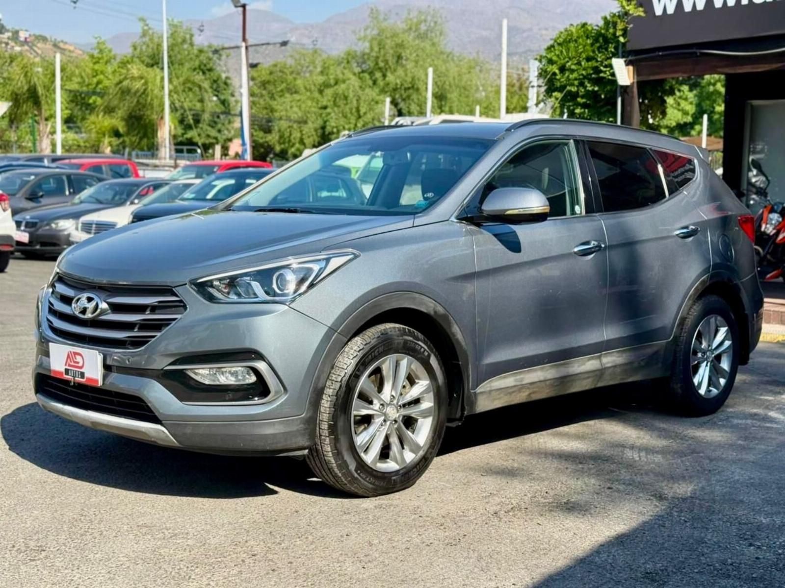 HYUNDAI SANTA FE GLS 4X4 AT 2017 TRES CORRIDAS DE ASIENTOS - FULL MOTOR