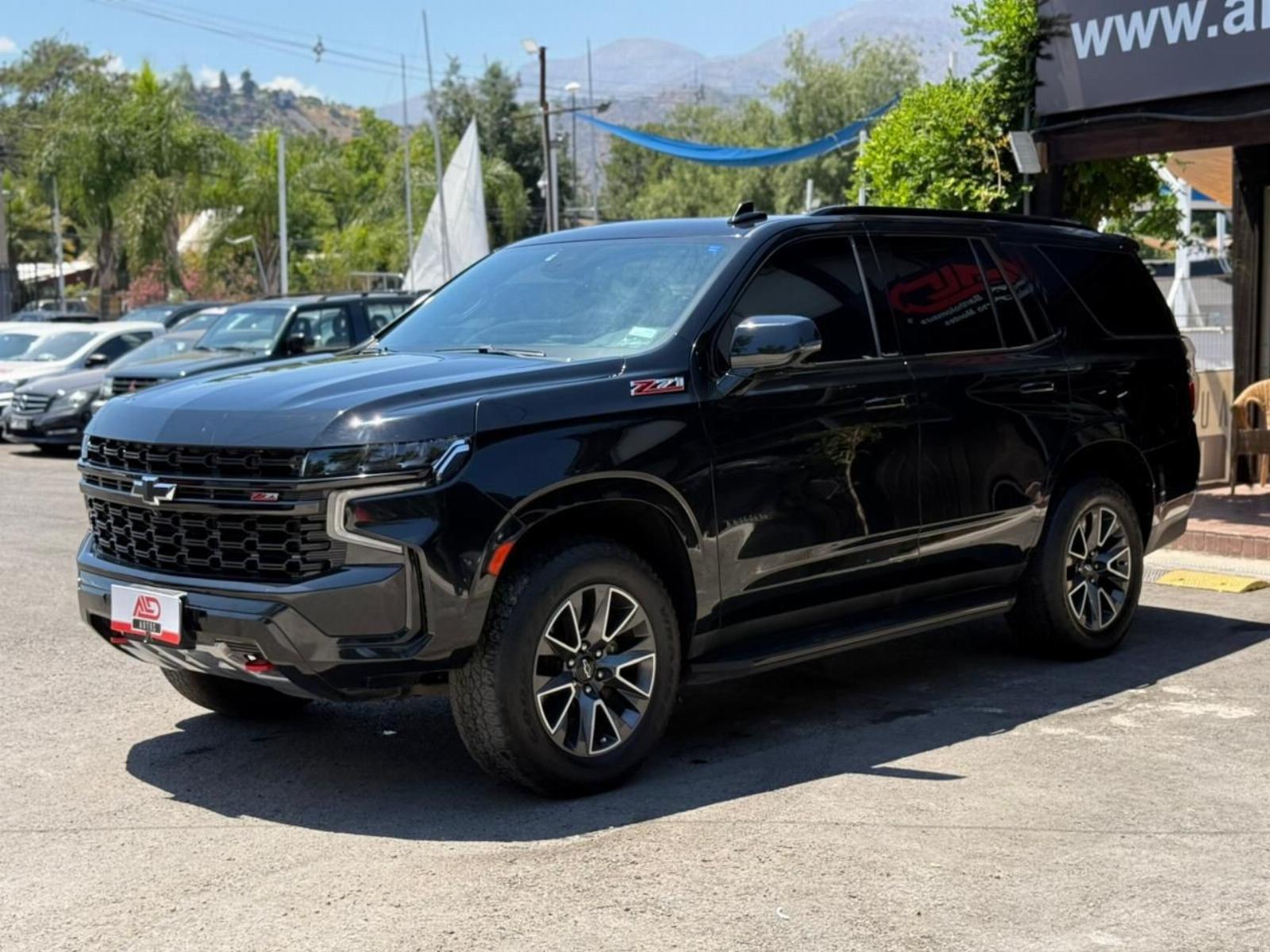 CHEVROLET TAHOE PREMIER 5.3L 4WD 2023 TRES CORRIDAS DE ASIENTOS - FULL MOTOR