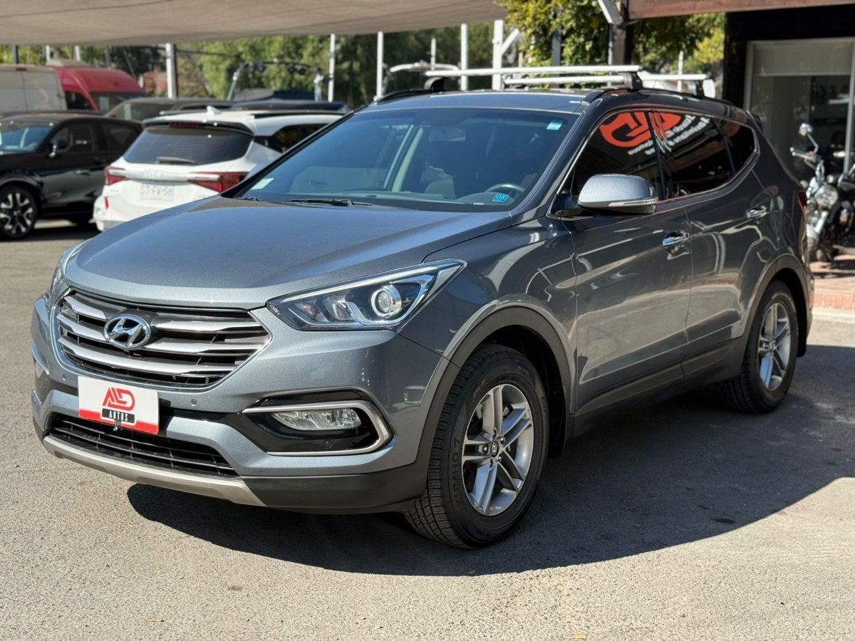 HYUNDAI SANTA FE GLS 2.4 AT 2017 TRES CORRIDAS DE ASIENTOS - FULL MOTOR