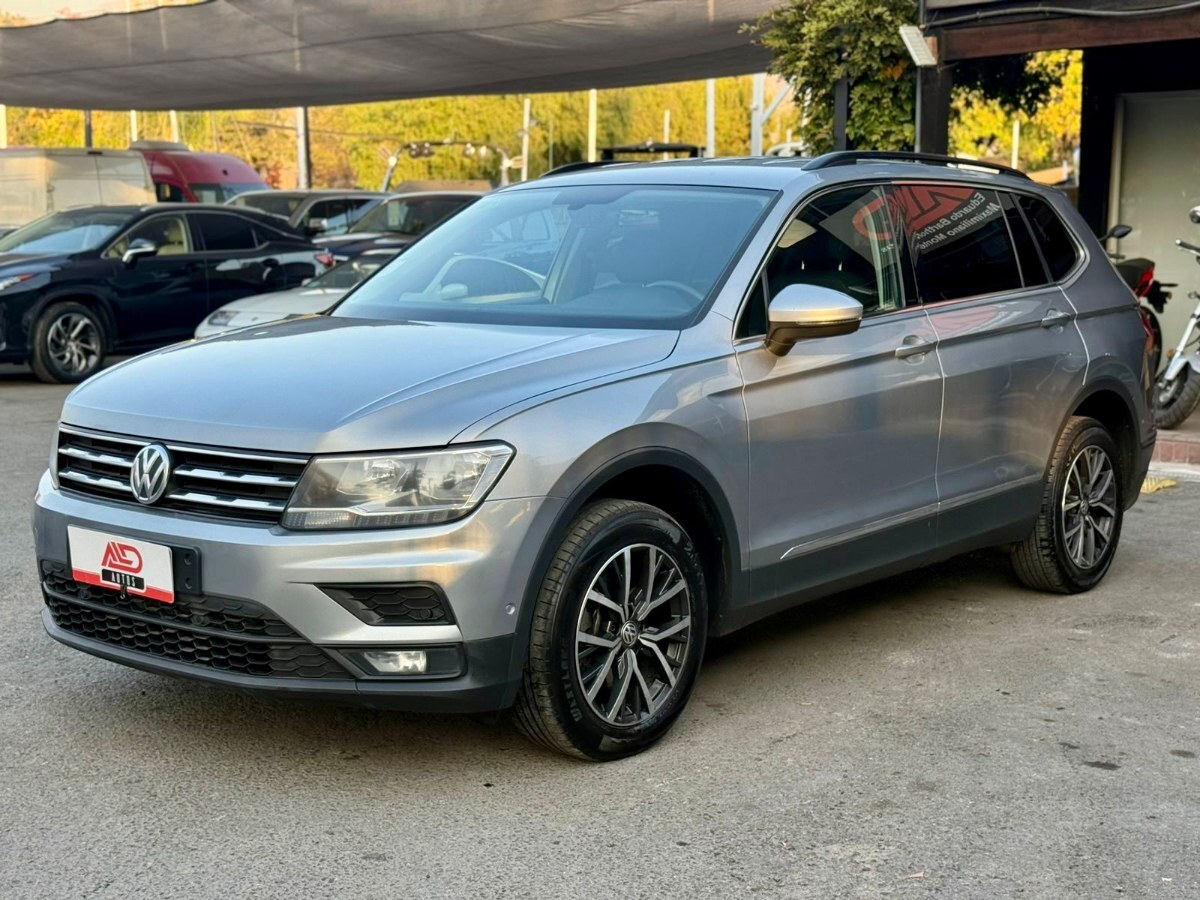 VOLKSWAGEN TIGUAN COMFORTLINE 1.4T  2022 TRES CORRIDAS DE ASIENTOS - Automotora La Dehesa