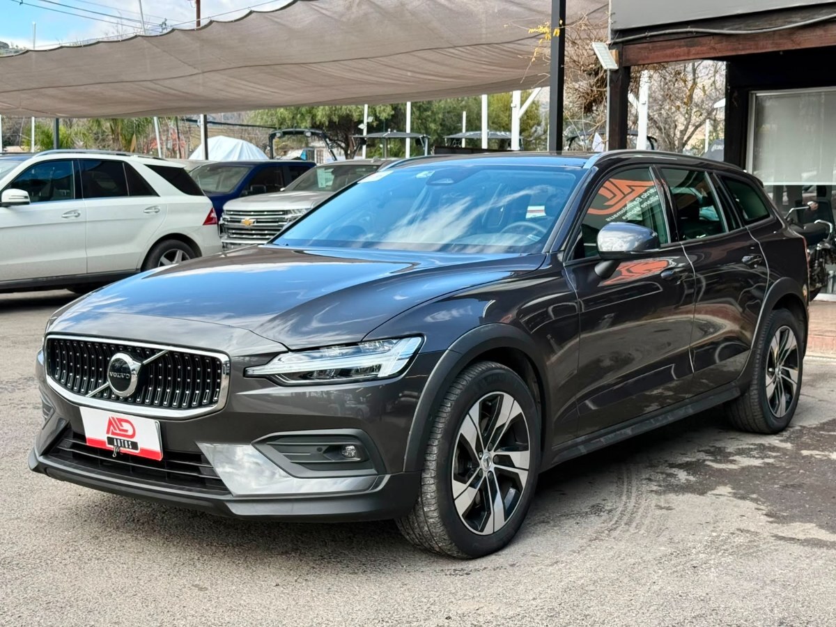 VOLVO V60 B5 CROSS COUNTRY 2023 AWD 2.0 TURBO MILD HYBRID - FULL MOTOR