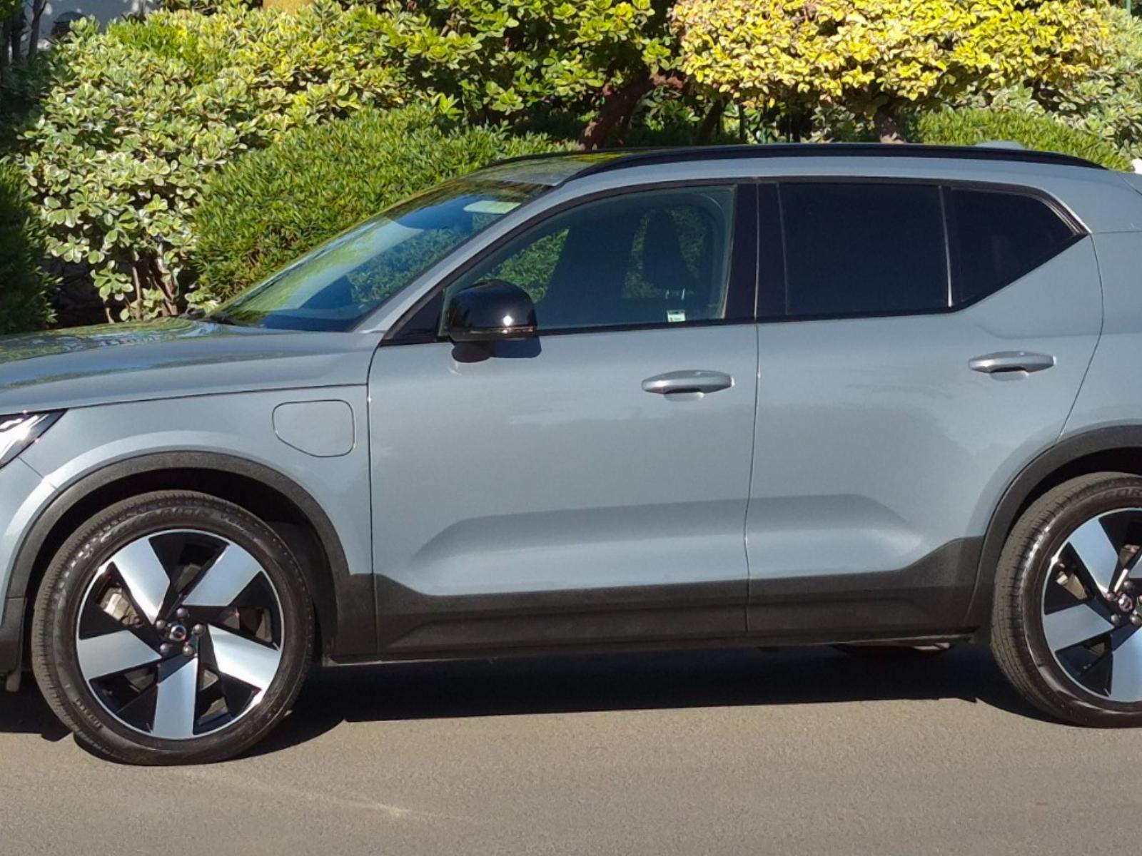 VOLVO XC40 T5 R Design Recharge 2023 - FULL MOTOR