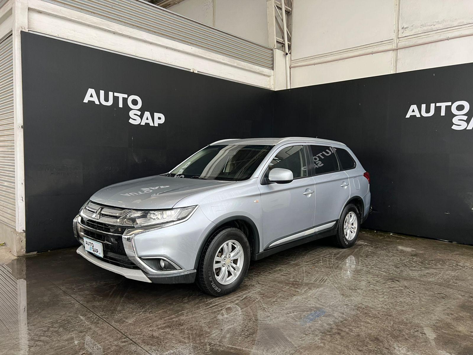 MITSUBISHI OUTLANDER 2.0 2015 EXCELENTE ESTADO, MECANICO  - 
