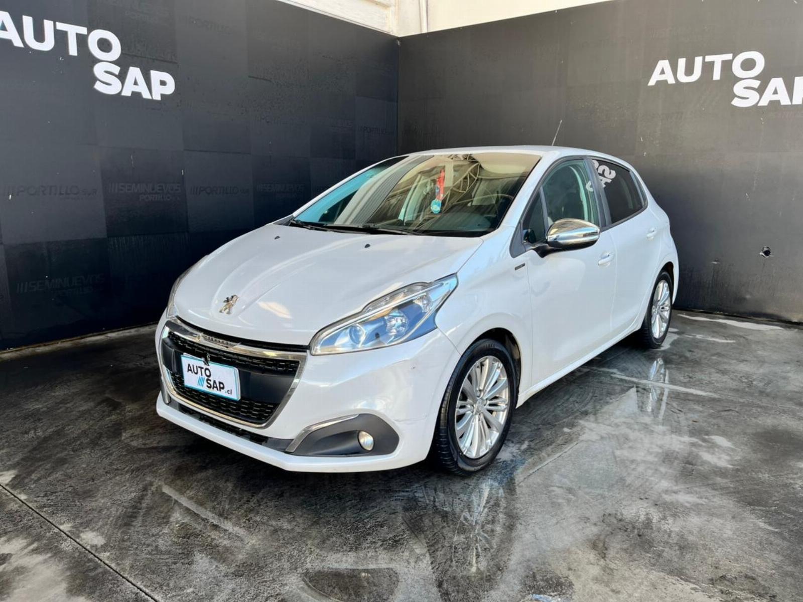 PEUGEOT 208 SIGNATURE BLUEHDI 1.5 2020 EXCELENTE ESTADO - FULL MOTOR