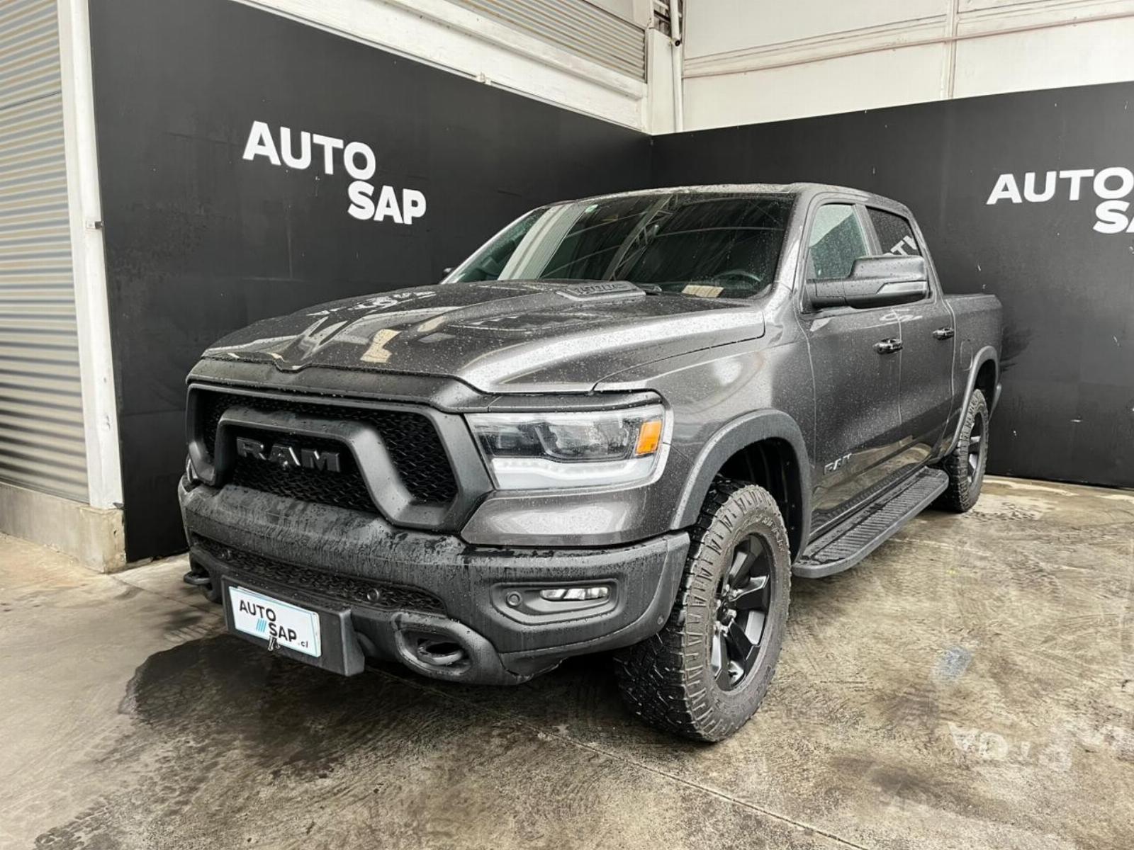 RAM 1500 1500 REBEL CREW DCAB 4X4 5.7 AUT 2024 EXCELENTE ESTADO, SIN DETALLES - FULL MOTOR