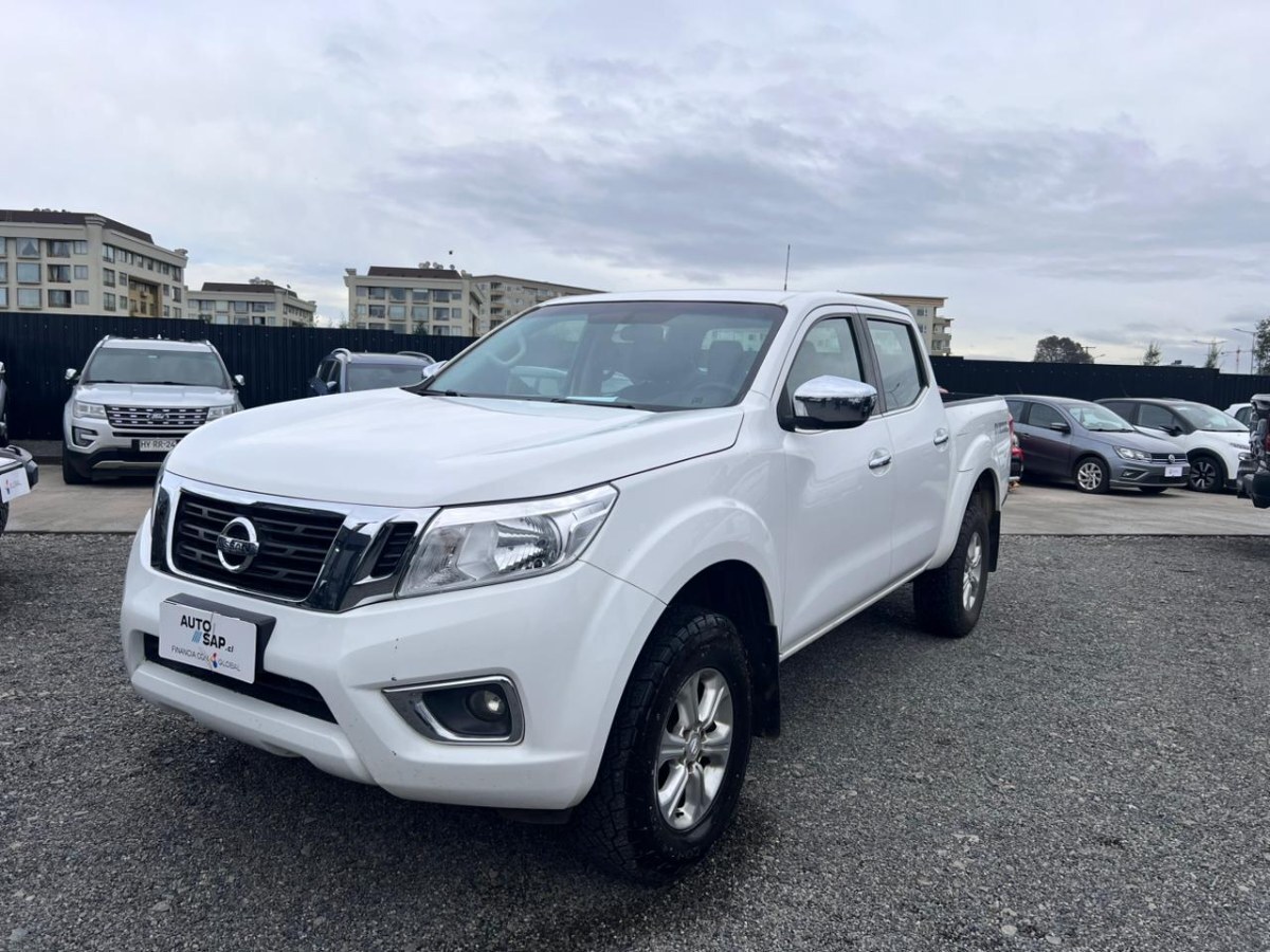 NISSAN NP300 DCAB XE 4X4 2.3 MT 2018 EXCELENTE ESTADO - FULL MOTOR