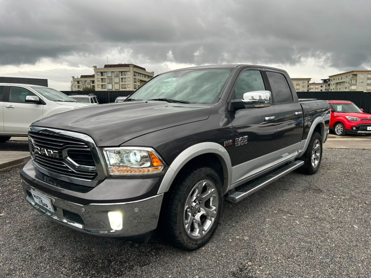 RAM 1500 CREW CAB LARAMIE 5.7 CC V8 2019 EXCELENTE ESTADO - FULL MOTOR