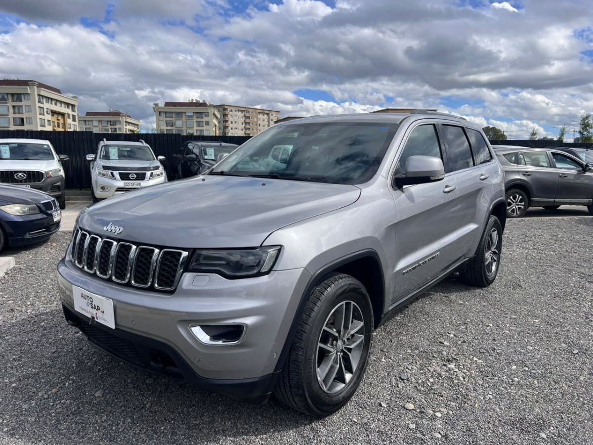 JEEP GRAND CHEROKEE LAREDO 3.6 2018 EXCELENTE ESTADO - FULL MOTOR