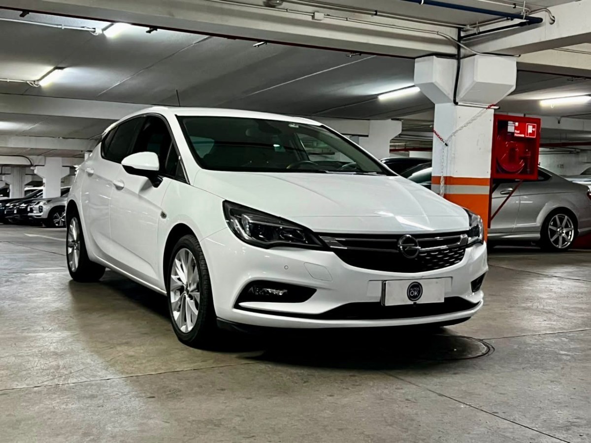 OPEL ASTRA ENJOY 1.4 MT 2020 MANTENIMIENTO EN LA MARCA UN DUEÑO - FULL MOTOR