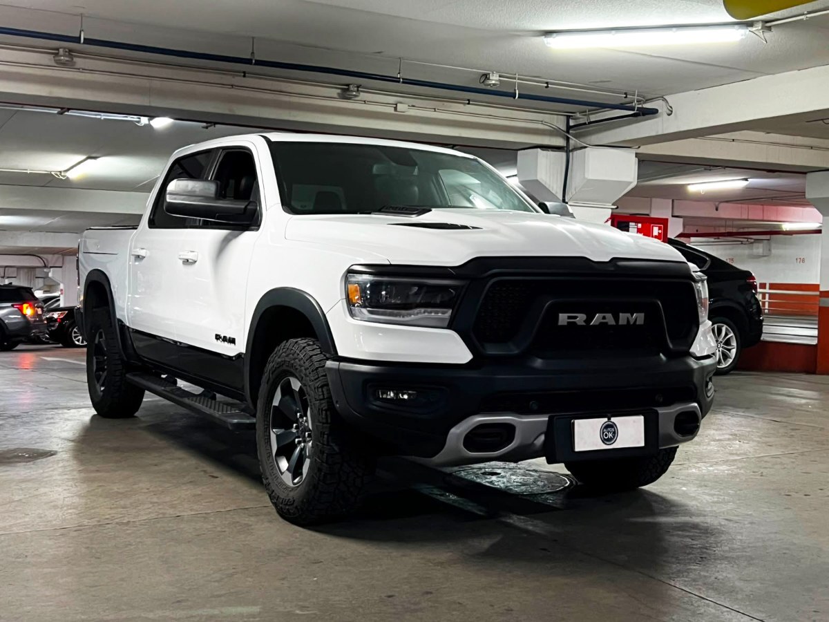 RAM 1500 5.7 REBEL 4X4  2020 MANTENIMIENTO EN LA MARCA  FACTURABLE - AUTOS OK