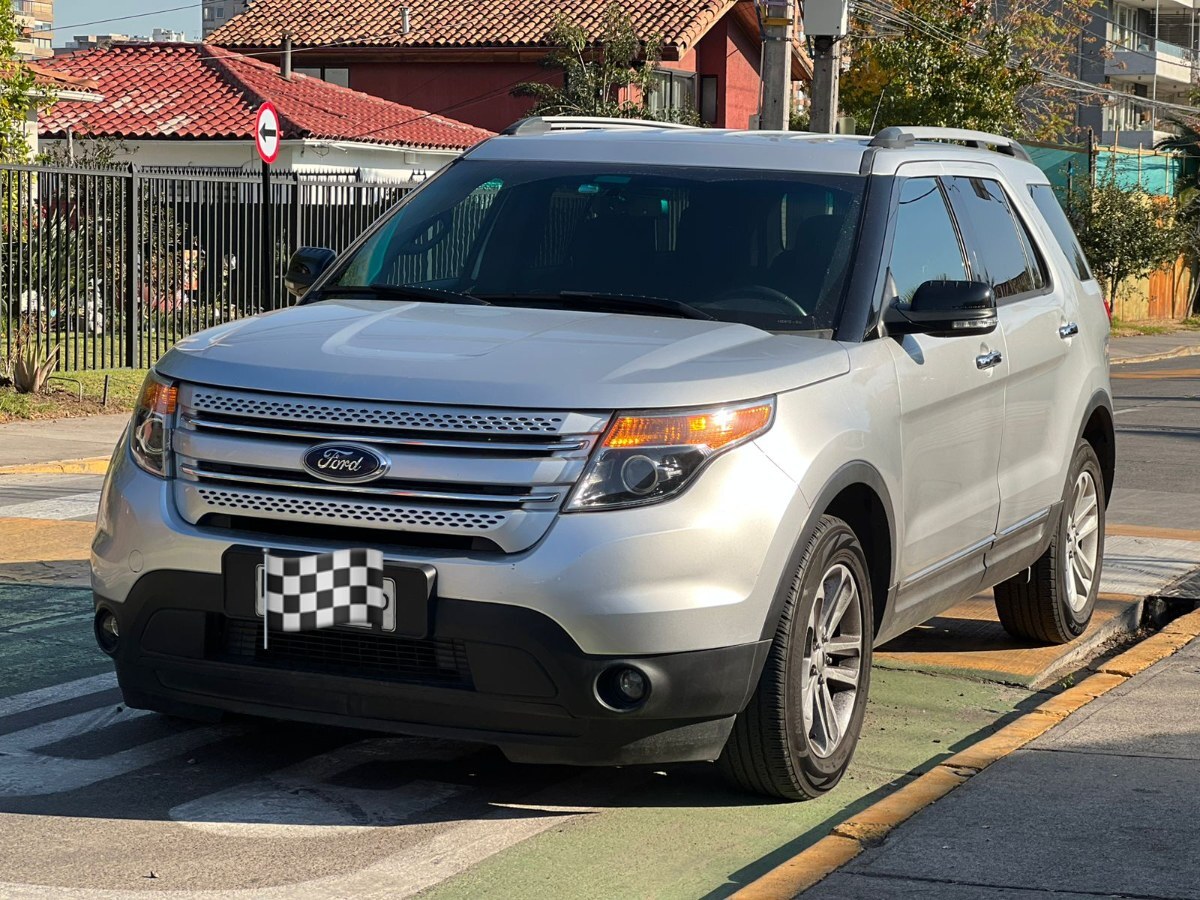 FORD EXPLORER EXPLORER 3.5 XLT 4x4 AUTOMATICA 2015 EXPLORER 3.5 XLT AUTOMATICA 4X4 3 CORRIDAS DE ASIE - FULL MOTOR