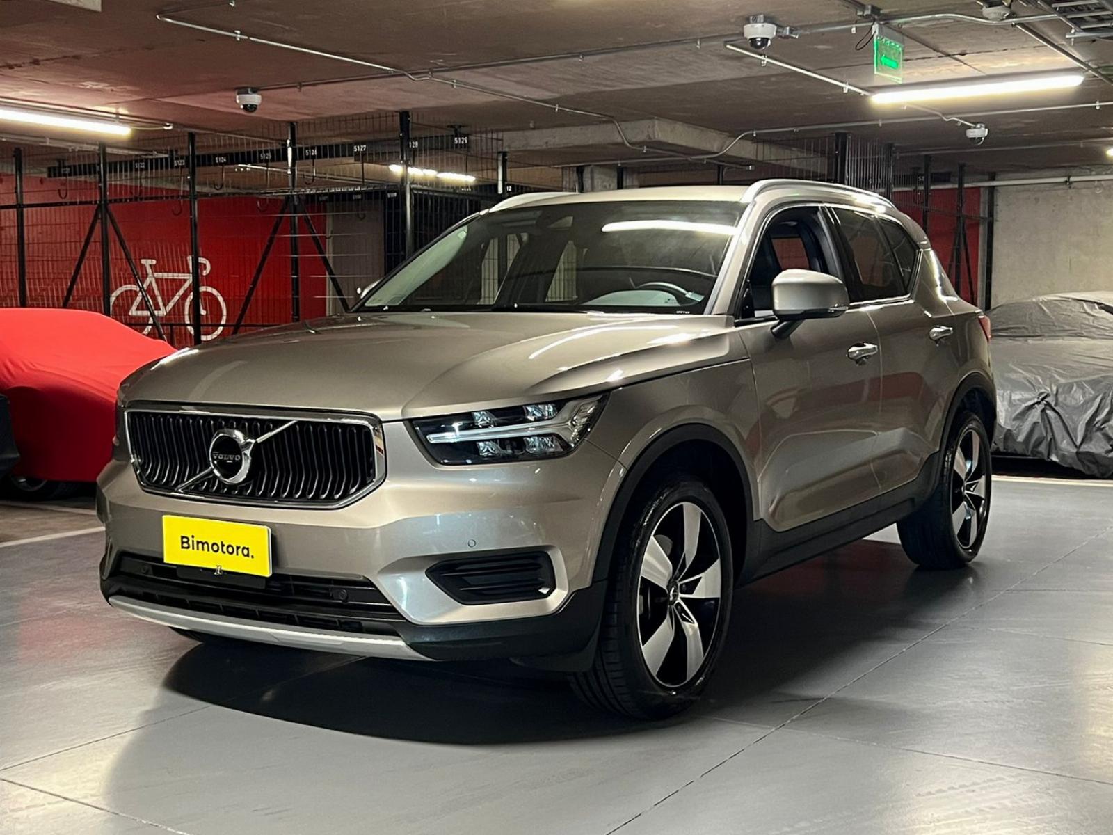 VOLVO XC40 T4 FWD 2022 MOMENTUM 2.0 TURBO  - Bimotora
