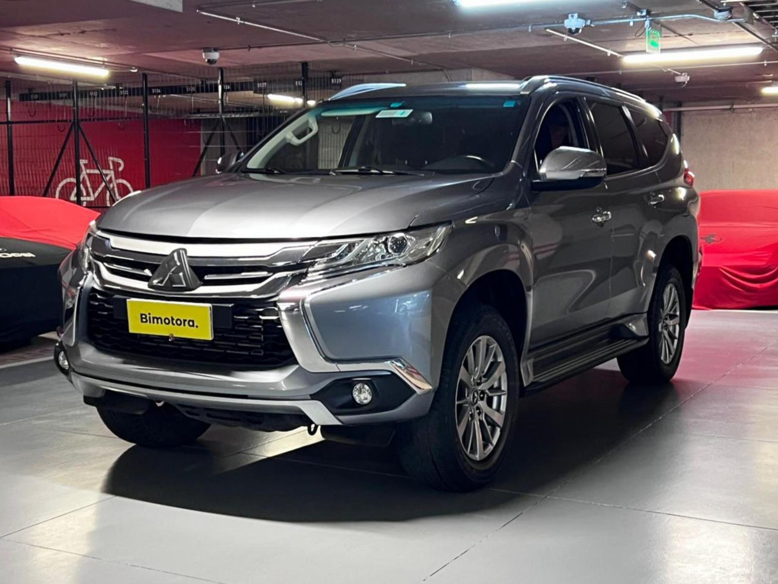 MITSUBISHI MONTERO SPORT 2.4 MT 4x4 2019 TRES CORRIDAS DE ASIENTOS2019 - FULL MOTOR