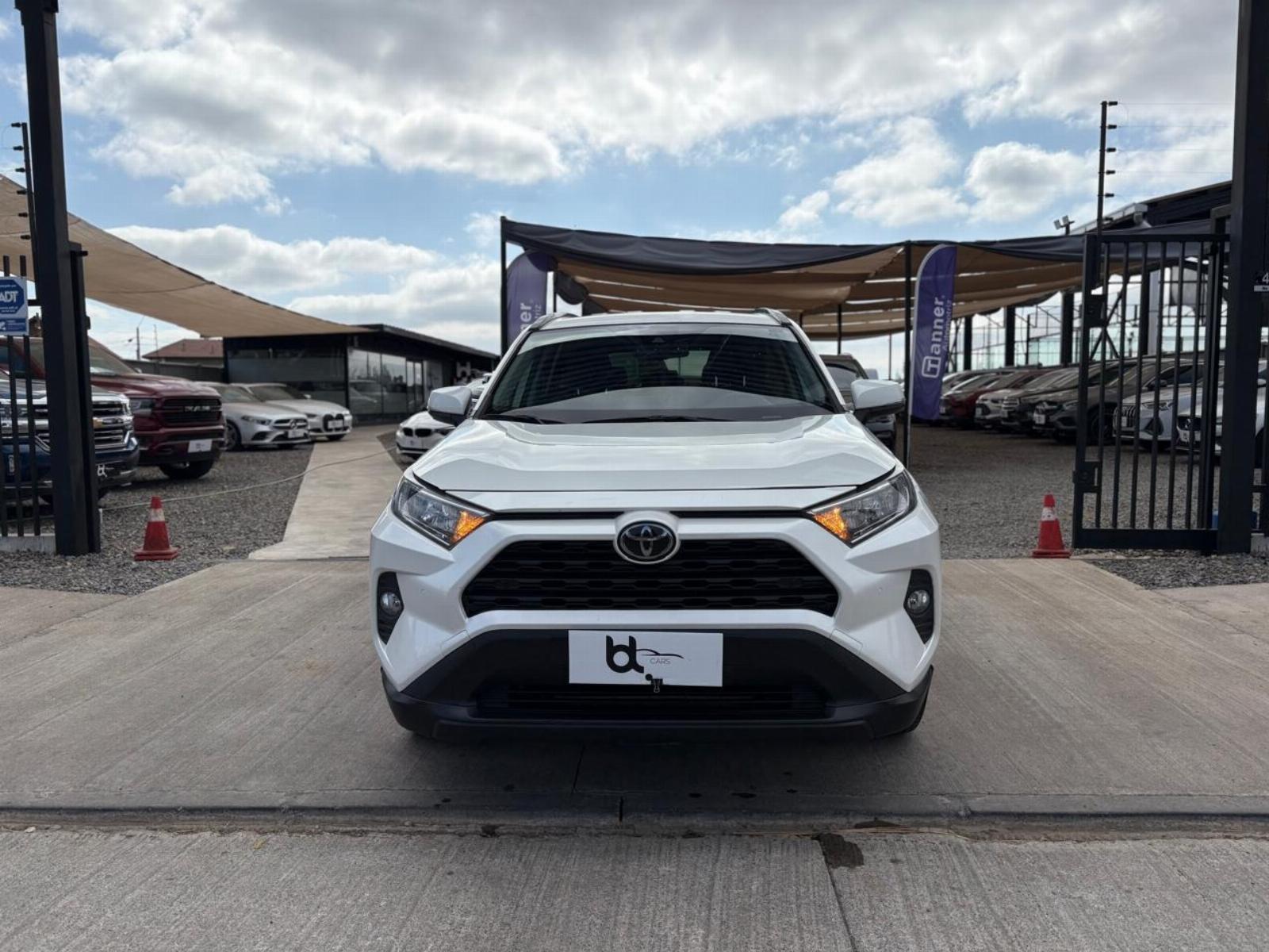 TOYOTA RAV 4 RAV4 XLE OTTO 2.0 AUT 2021 MANTENCIONES EN LA MARCA, DOS LLAVES, ÚNICO DUEÑO - 