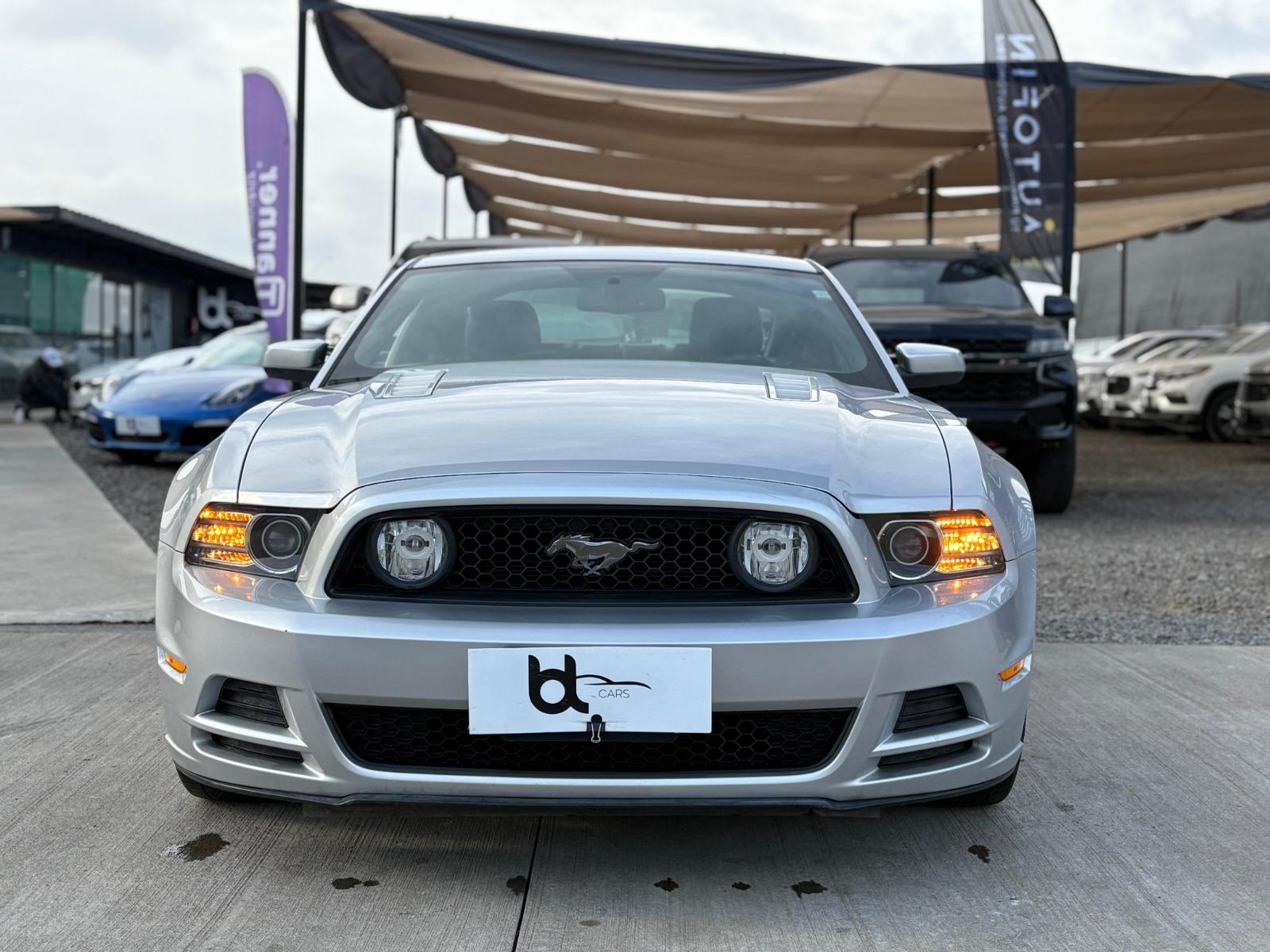 FORD MUSTANG  5.0 2013 DOCUMENTACIÓN AL DÍA, FABULOSO ESTADO - 