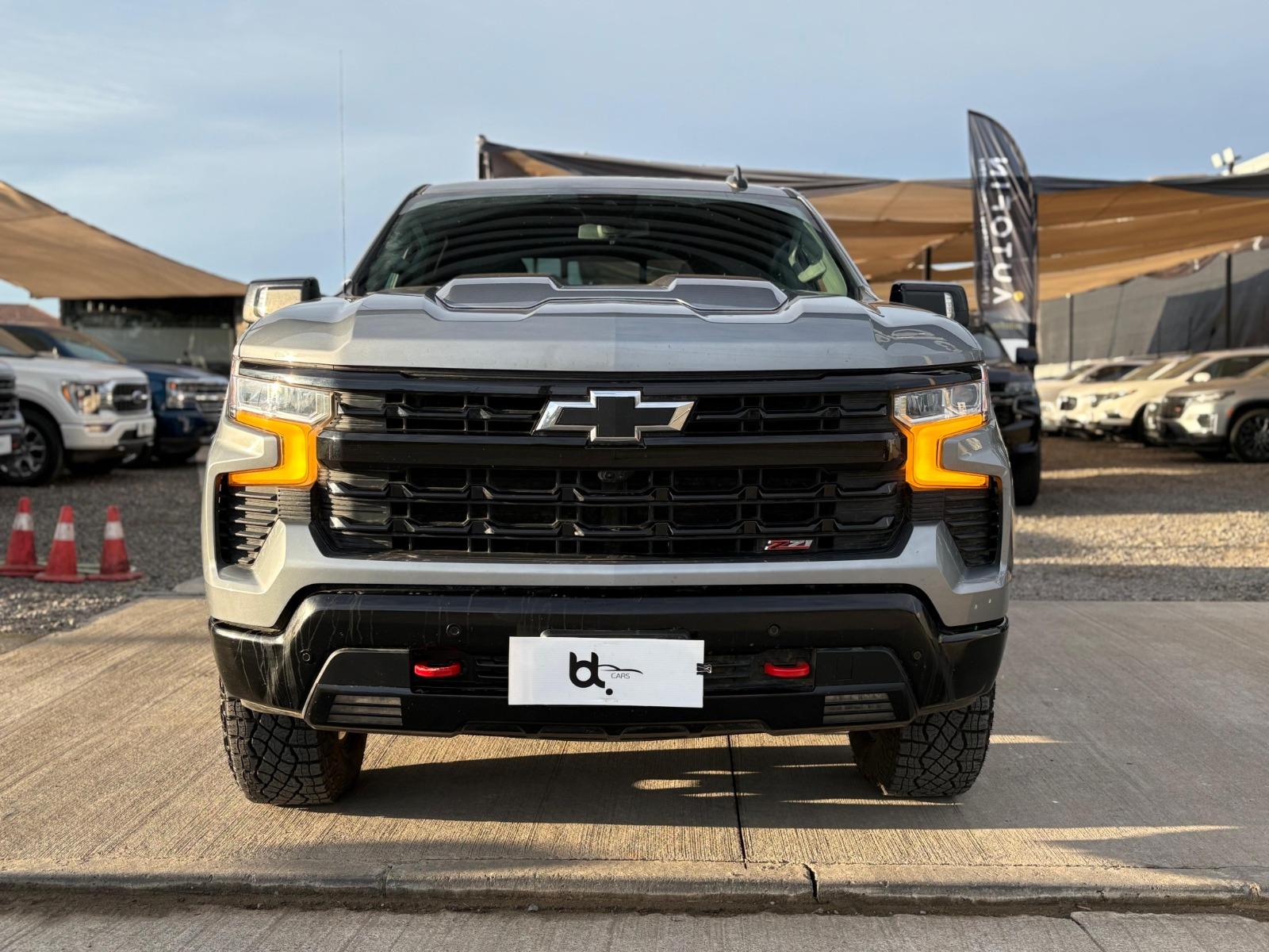 CHEVROLET SILVERADO LT 4WD 5.3 AT 2025 MANTENCIONES EN LA MARCA, ÚNICO DUEÑO, DOS LLAVES - FULL MOTOR