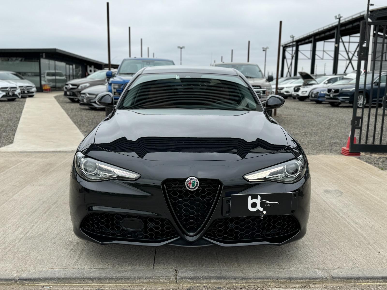 ALFA ROMEO GIULIA VELOCE 280CV 2.0 AUT 2022 DOCUMENTACIÓN AL DÍA, MANTENCIONES EN LA MARCA, DO - FULL MOTOR