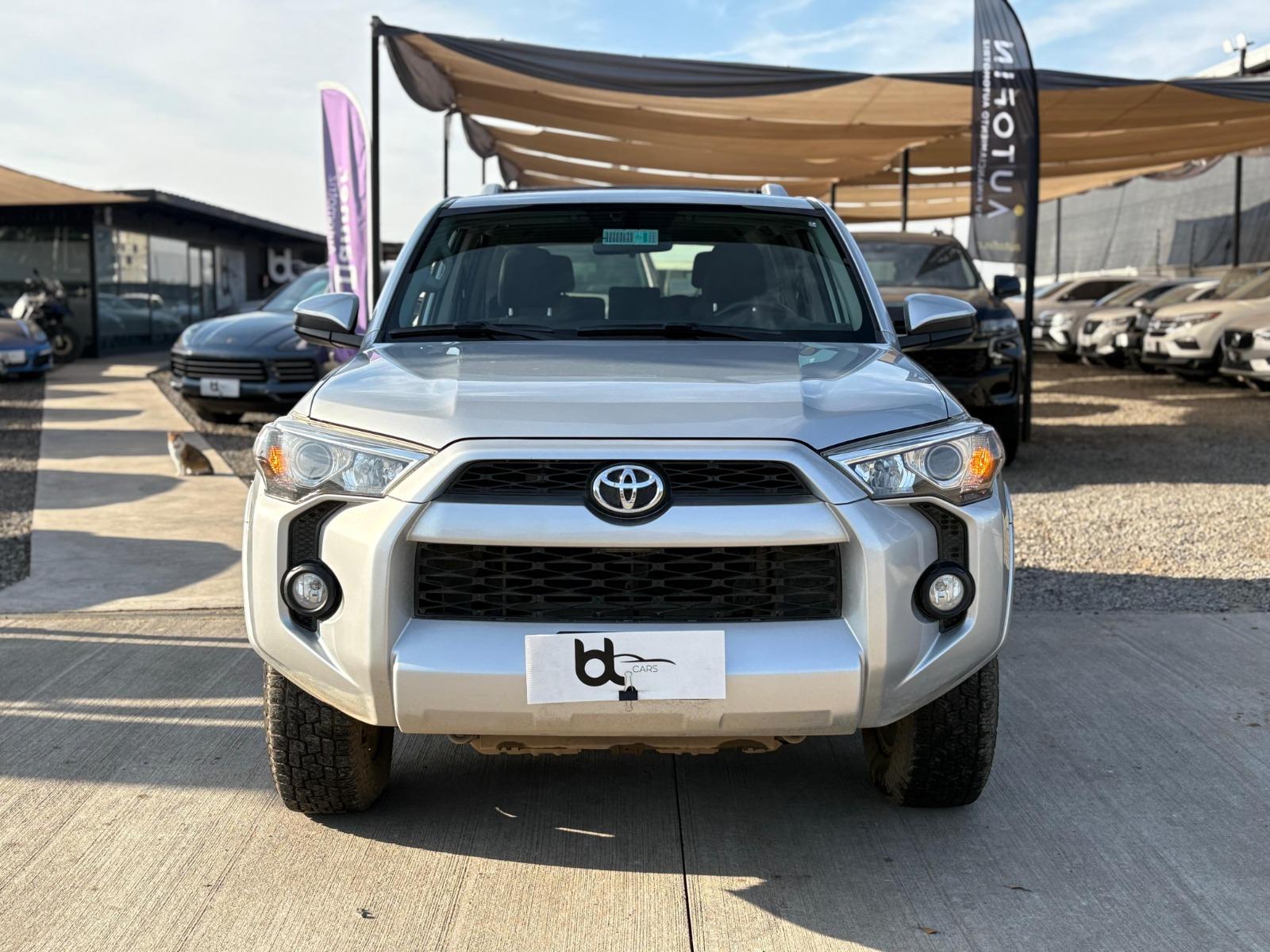 TOYOTA 4 RUNNER SR5 4X4 4.0 AUT 2016 DOCUMENTACIÓN AL DÍA, DOS LLAVES, GRAN ESTADO  - 