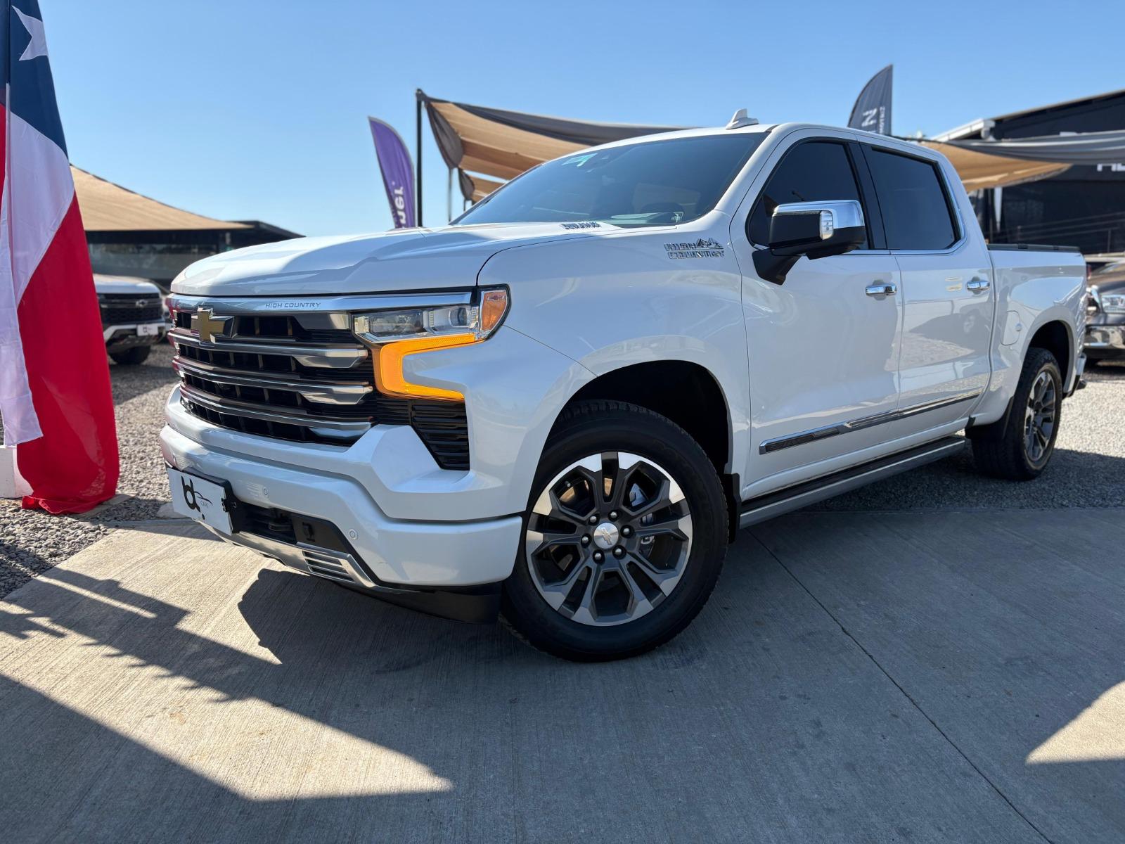 CHEVROLET SILVERADO HIGH COUNTRY  DCAB 4X4 5.3 AUT 2023 MANTENCIONES EN LA MARCA, DOS LLAVES  - 