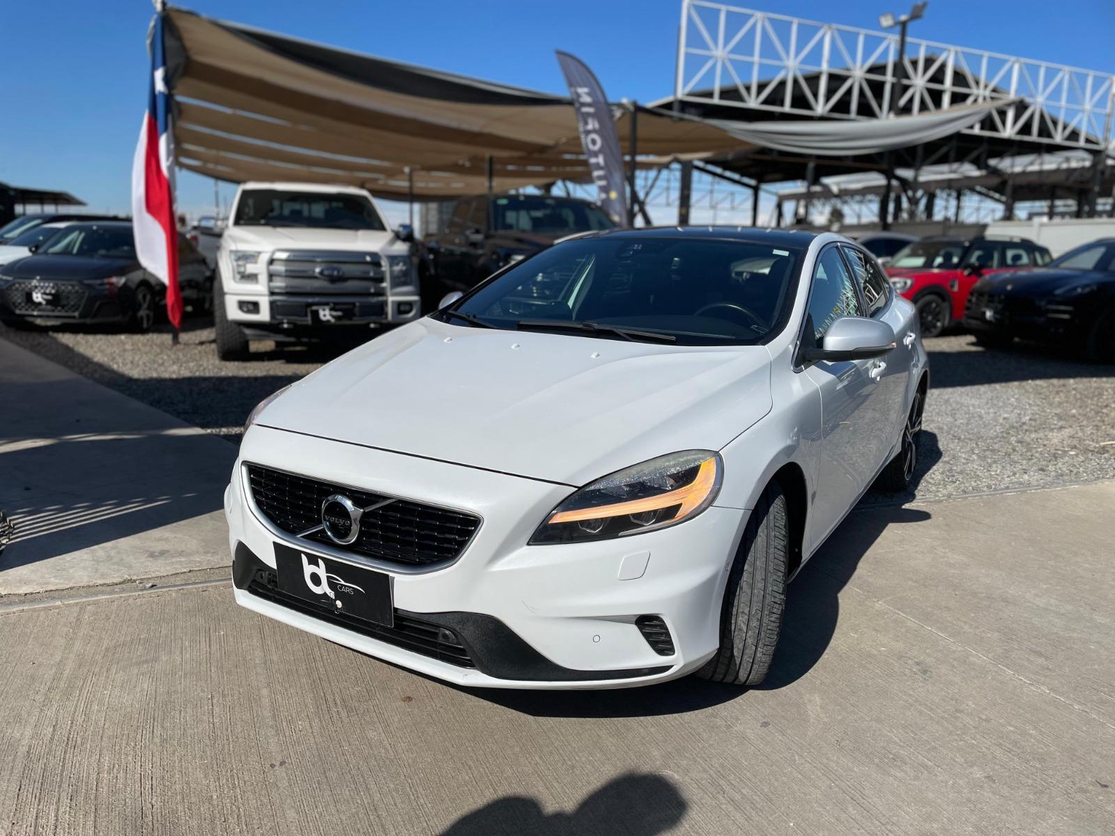 VOLVO V40 T5 R DESIGN 2.0 2017 MANTENCIONES EN LA MARCA, DOS LLAVES - FULL MOTOR