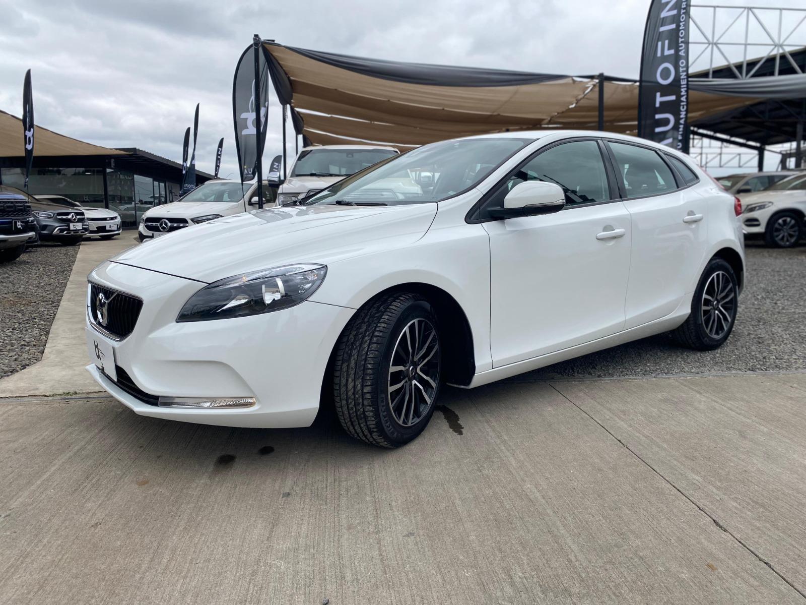 VOLVO V40 D2 HATCH BACK 2.0 2019 DOCUMENTACIÓN AL DÍA, ÚNICO DUEÑO - FULL MOTOR