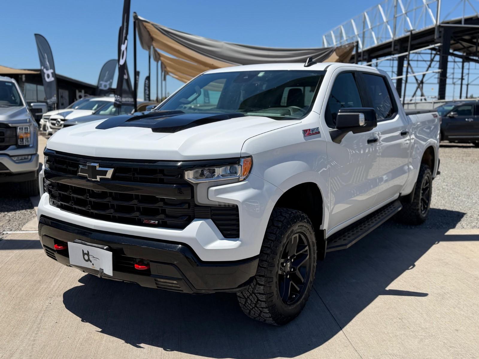 CHEVROLET SILVERADO LT 4X4 CC 5.3 2024 ÚNICO DUEÑO, MANTENCIONES EN LA MARCA, DOS LLAVES - FULL MOTOR