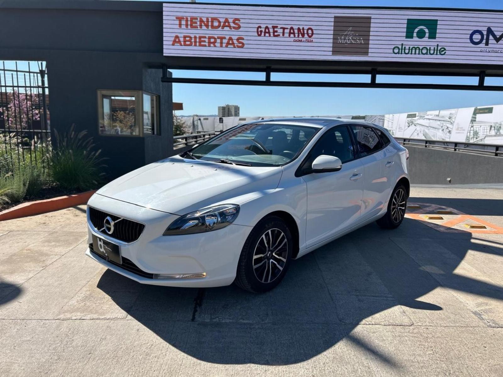 VOLVO V40 V40 D2 HATCH BACK 2.0 2019 EXCELENTE ESTADO, DOS LLAVES. - FULL MOTOR