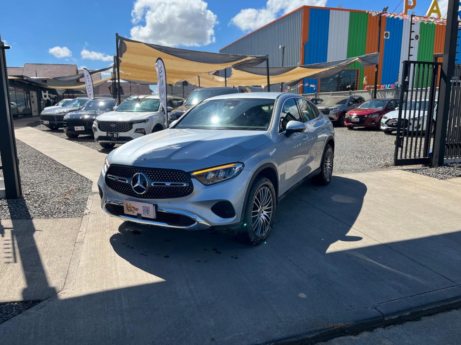 MERCEDES-BENZ GLC 200 4 MATIC 4X4 2.0 2025 DOCUMENTACIÓN AL DÍA, UNICO DUEÑO, DOS LLAVES, MAN - FULL MOTOR