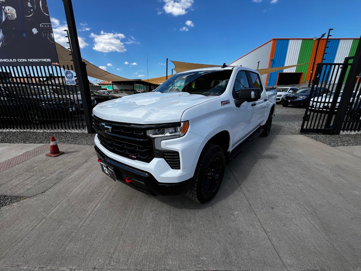 CHEVROLET SILVERADO LT TRAILBOSS 2025 IMPECABLE , UNICO DUEÑO , MANTENCIONES AL DIA - FULL MOTOR