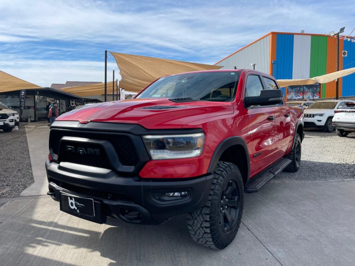 RAM 1500 REBEL CREW DCAB 4X4 5.7 AUT 2023 EXCELENTE ESTADO - MANTENCIONES AL DÍA - DOS LLAVE - FULL MOTOR