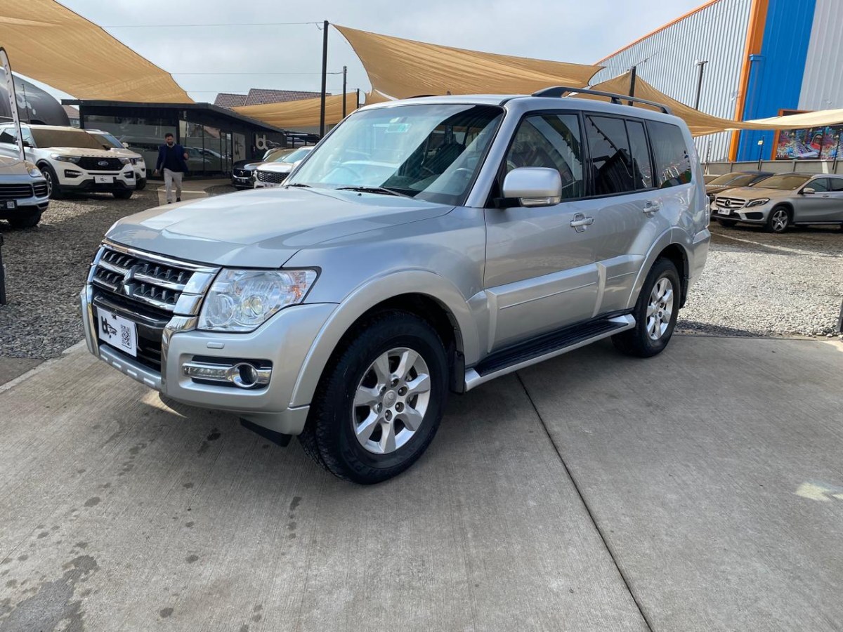 MITSUBISHI MONTERO MONETRO LARGO 3.2 DIESEL 4X4 3 FILAS 2019 DOCUMENTACIÓN AL DIA,DOS LLAVES, ÚNICO DUEÑO - FULL MOTOR