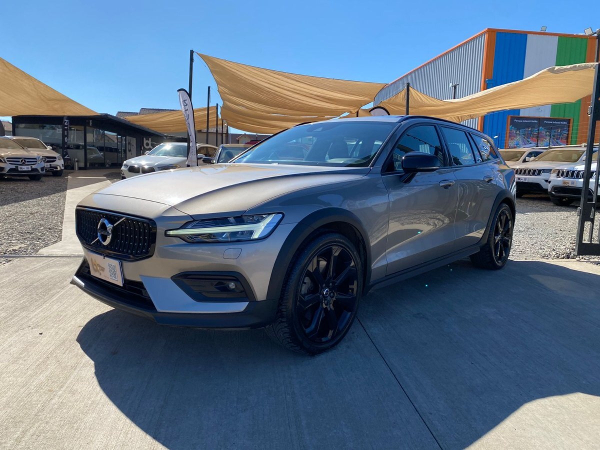 VOLVO V60 COROSS COUNTRY II T5 2.0 MOMENTUM AWD AUT 2021 DOCUMENTACIÓN AL DIA,DOS LLAVES - FULL MOTOR