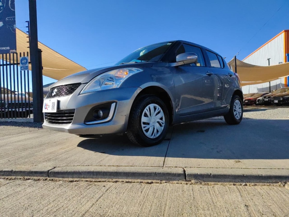 SUZUKI SWIFT GL HB 1.2 2017 GRAN ESTADO - MANTENCIONES AL DÍA - FULL MOTOR