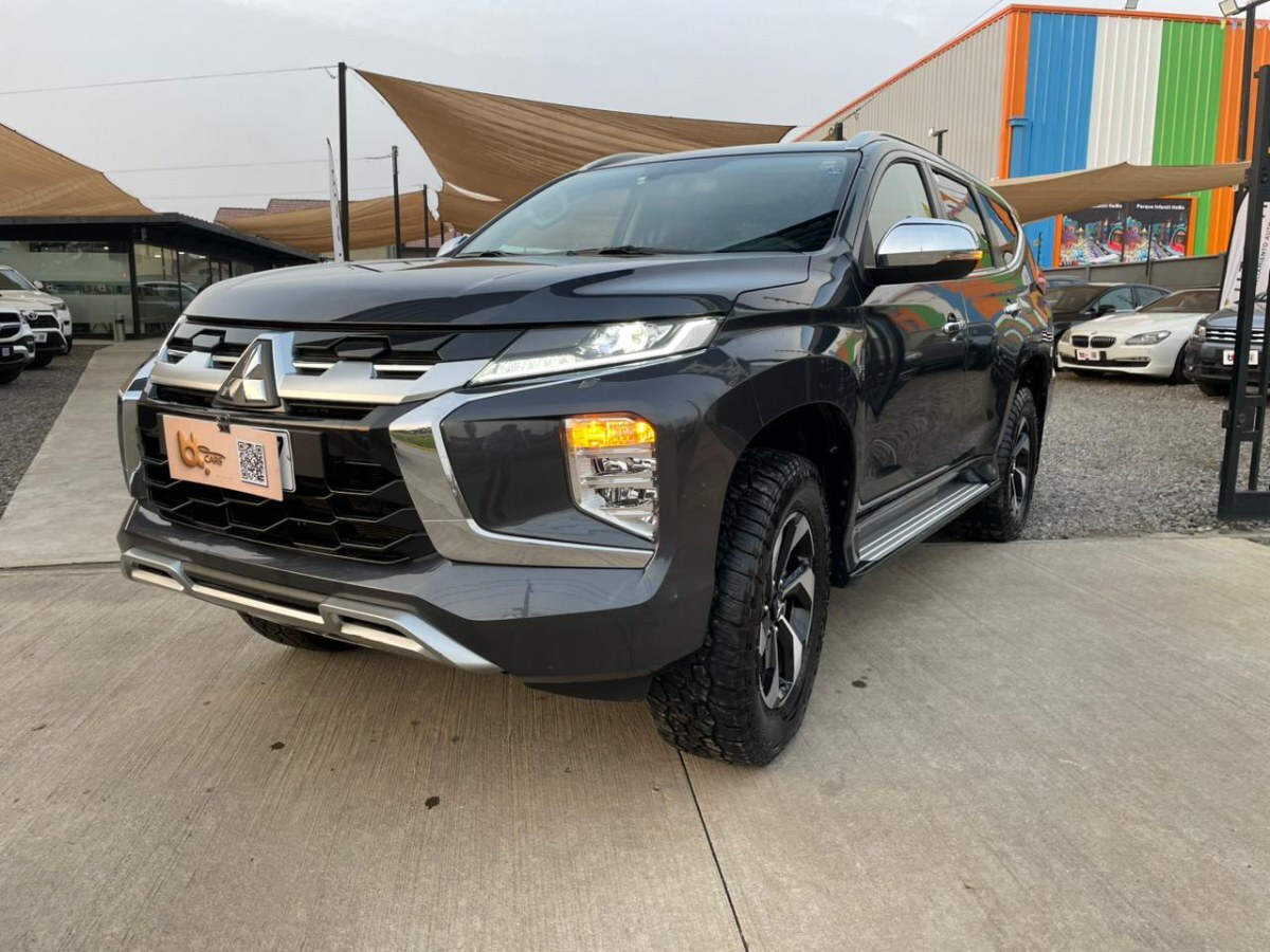MITSUBISHI MONTERO SPORT 3.0 4X4 2025 UNICO DUEÑO - MANTENCIONES AL DIA - DOS LLAVES - FULL MOTOR
