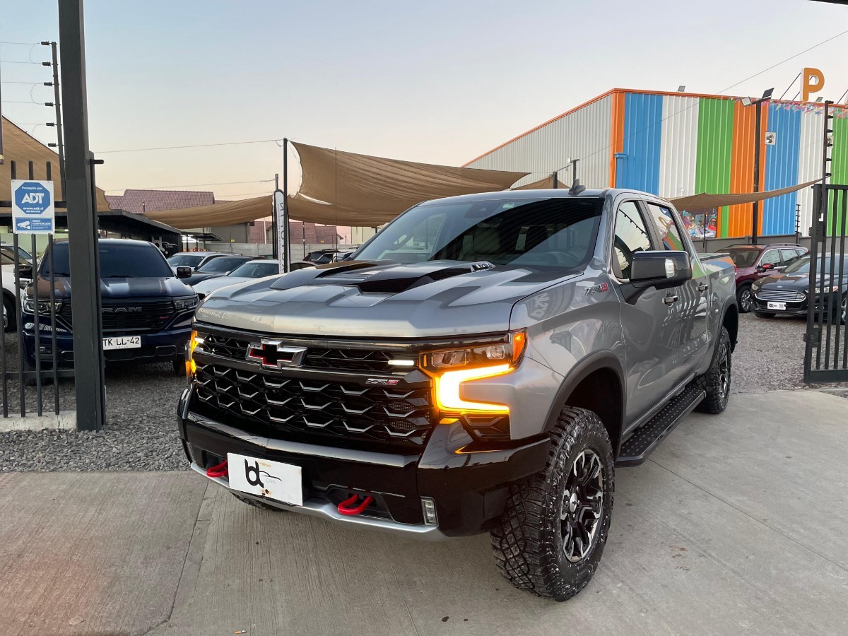 CHEVROLET SILVERADO ZR2 4X4 6.2 AUT 2024 MANTENCIONES EN LA MARCA, DOS LLAVES - FULL MOTOR