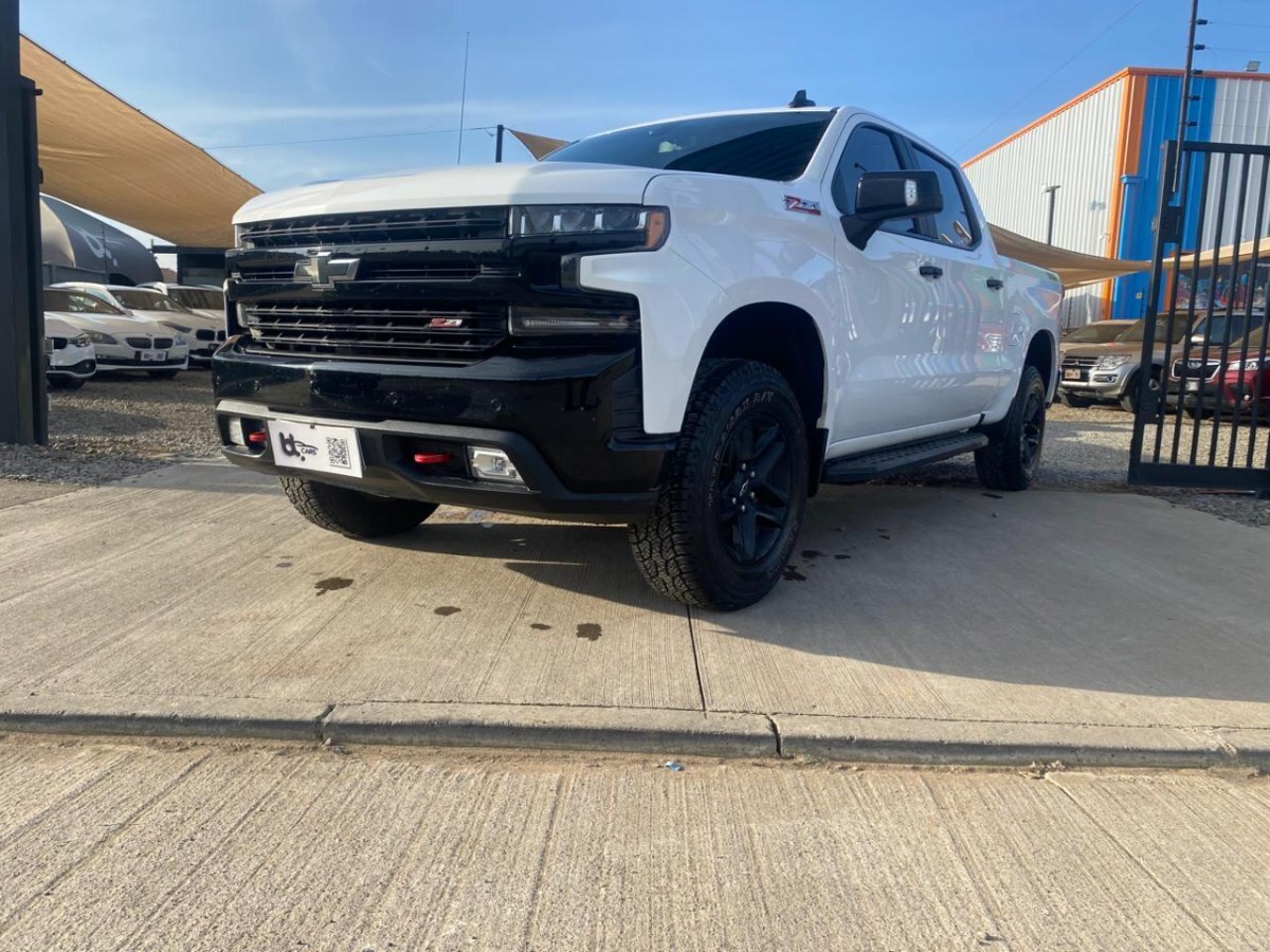 CHEVROLET SILVERADO LT 4X4 5.3 AT 2021 GRAN ESTADO - MANTENCIONES AL DÍA - DOS LLAVES - FULL MOTOR