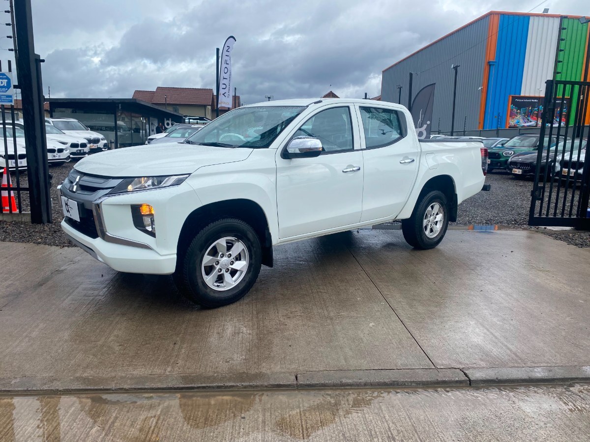 MITSUBISHI L200 KATANA CRT 4X4 2.4 2023 GRAN ESTADO - MANTENCIONES AL DÍA - FULL MOTOR